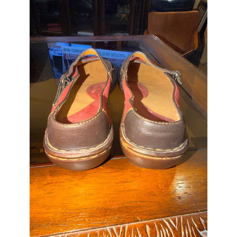 ⭐️ Women’s Born Red Suede Flat Comfort Mary Jane Mule Shoes Size 10 - Picture 4 of 6